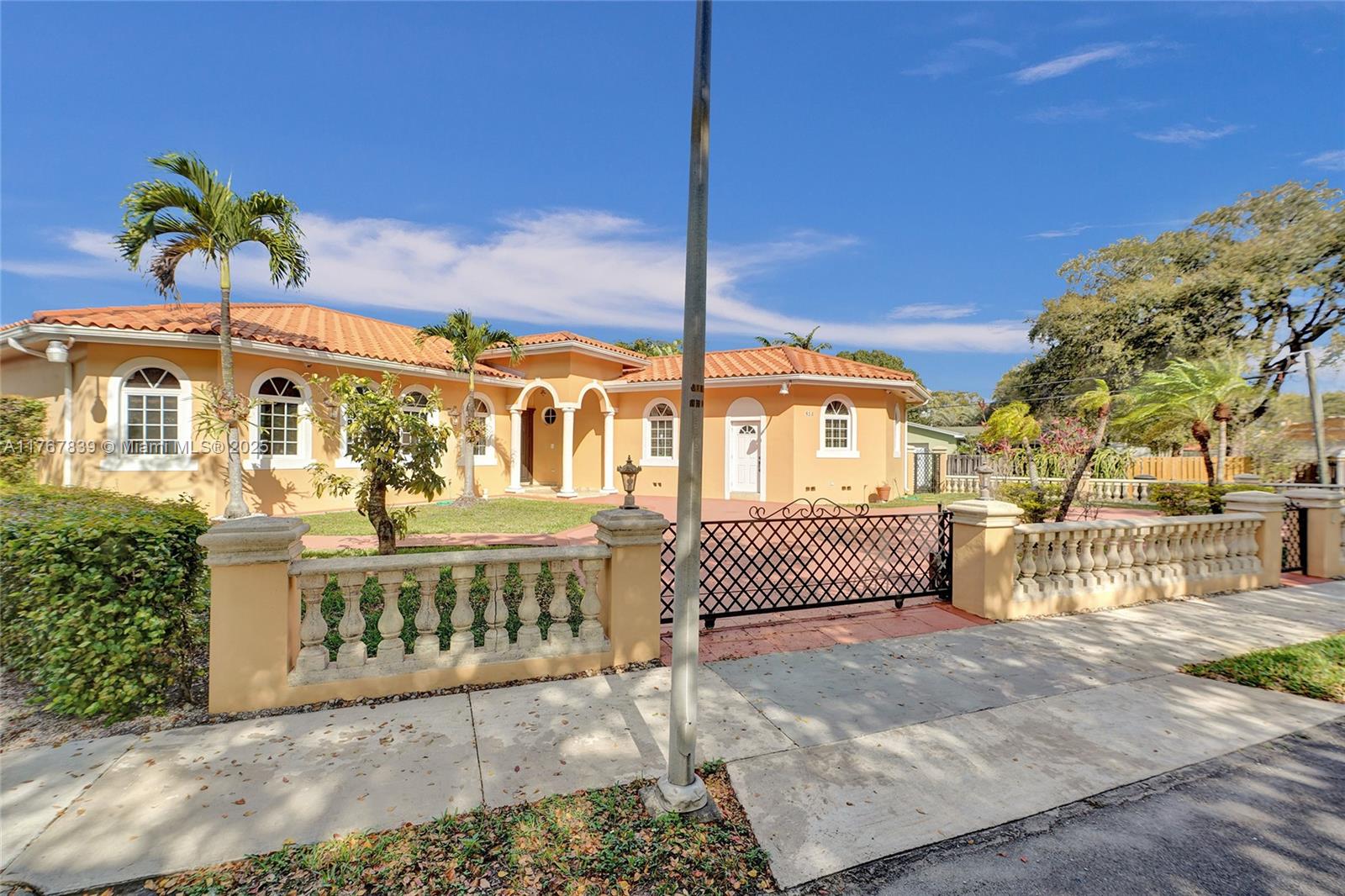 450 Esplanade Dr