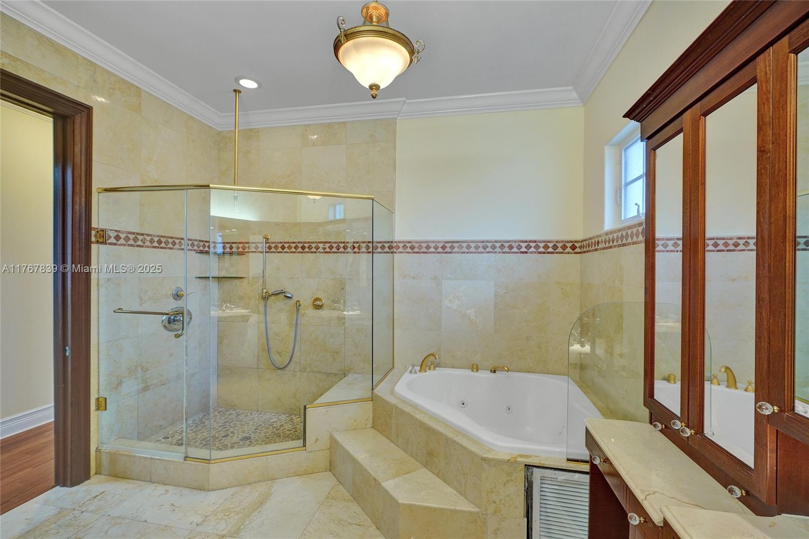 450 Esplanade Dr