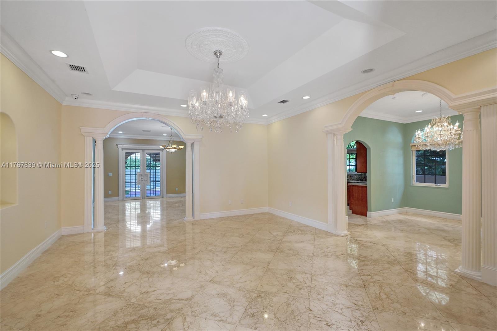 450 Esplanade Dr