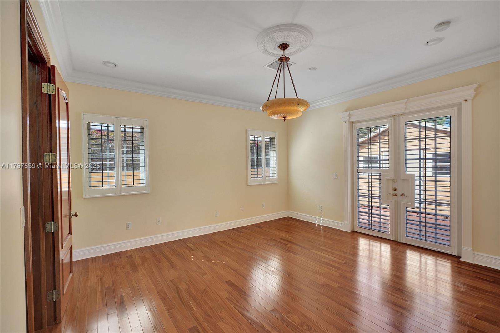 450 Esplanade Dr