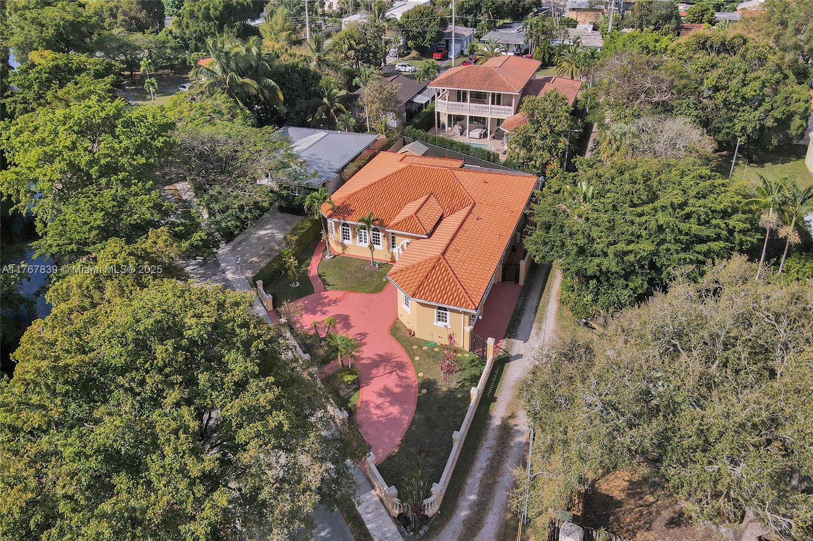 450 Esplanade Dr
