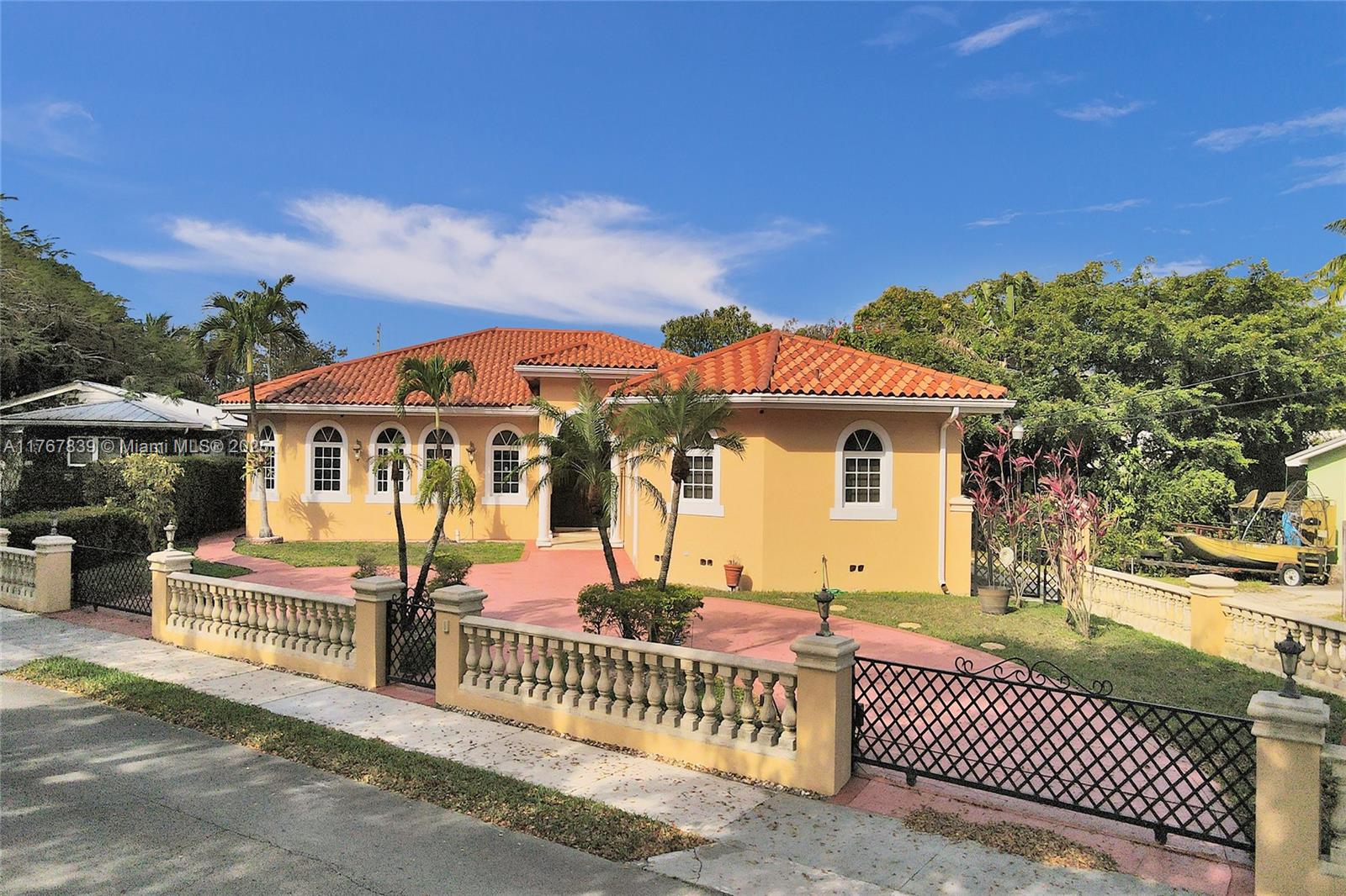 450 Esplanade Dr