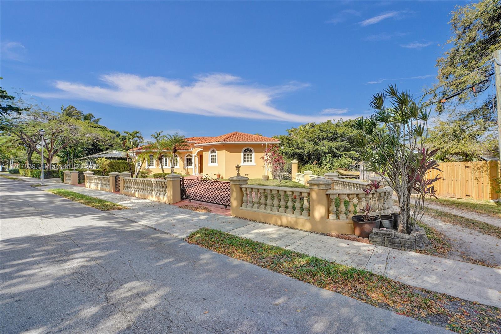 450 Esplanade Dr