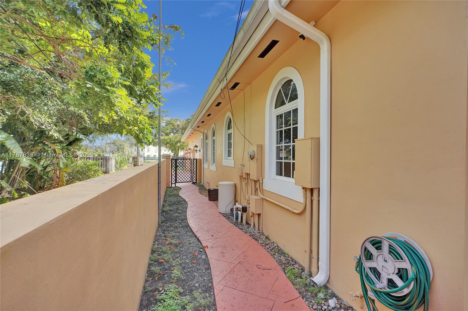 450 Esplanade Dr