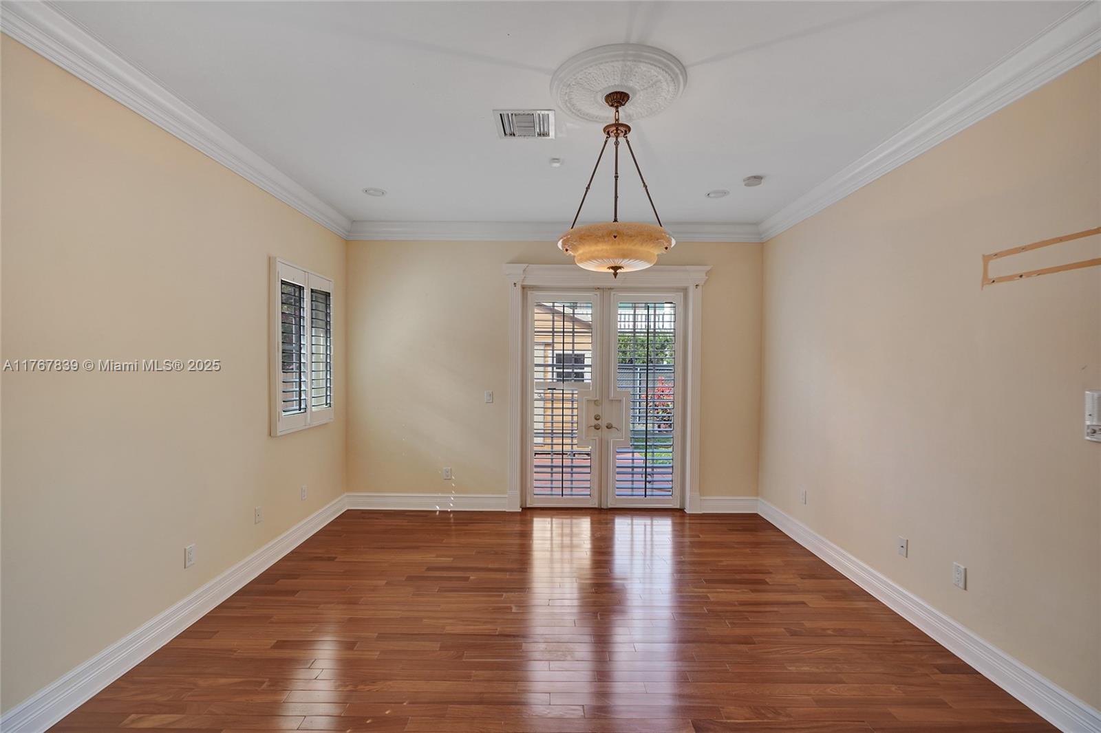 450 Esplanade Dr