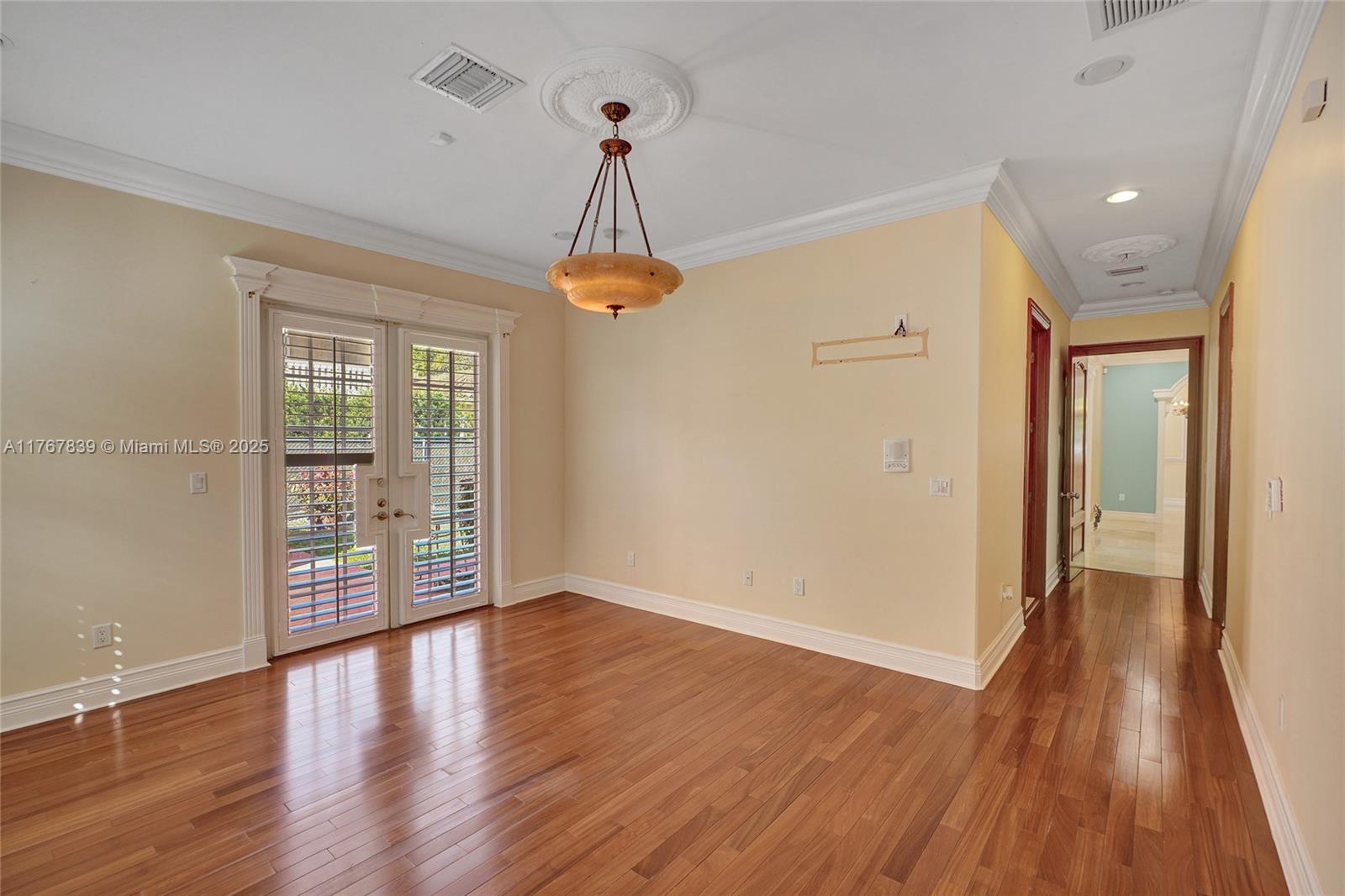 450 Esplanade Dr