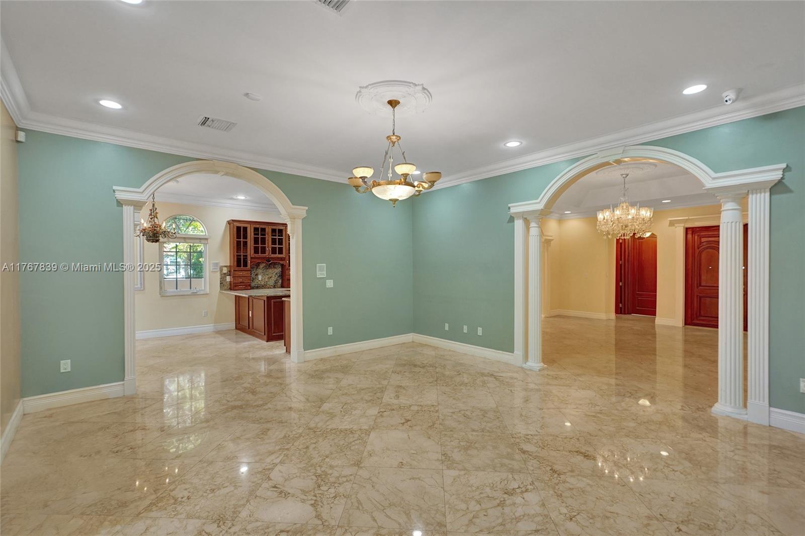 450 Esplanade Dr