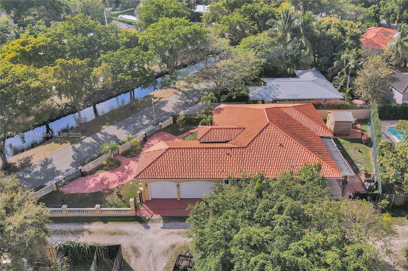 450 Esplanade Dr