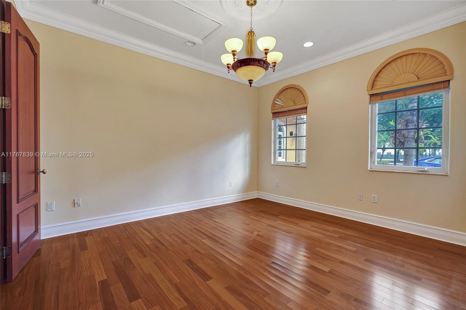 450 Esplanade Dr