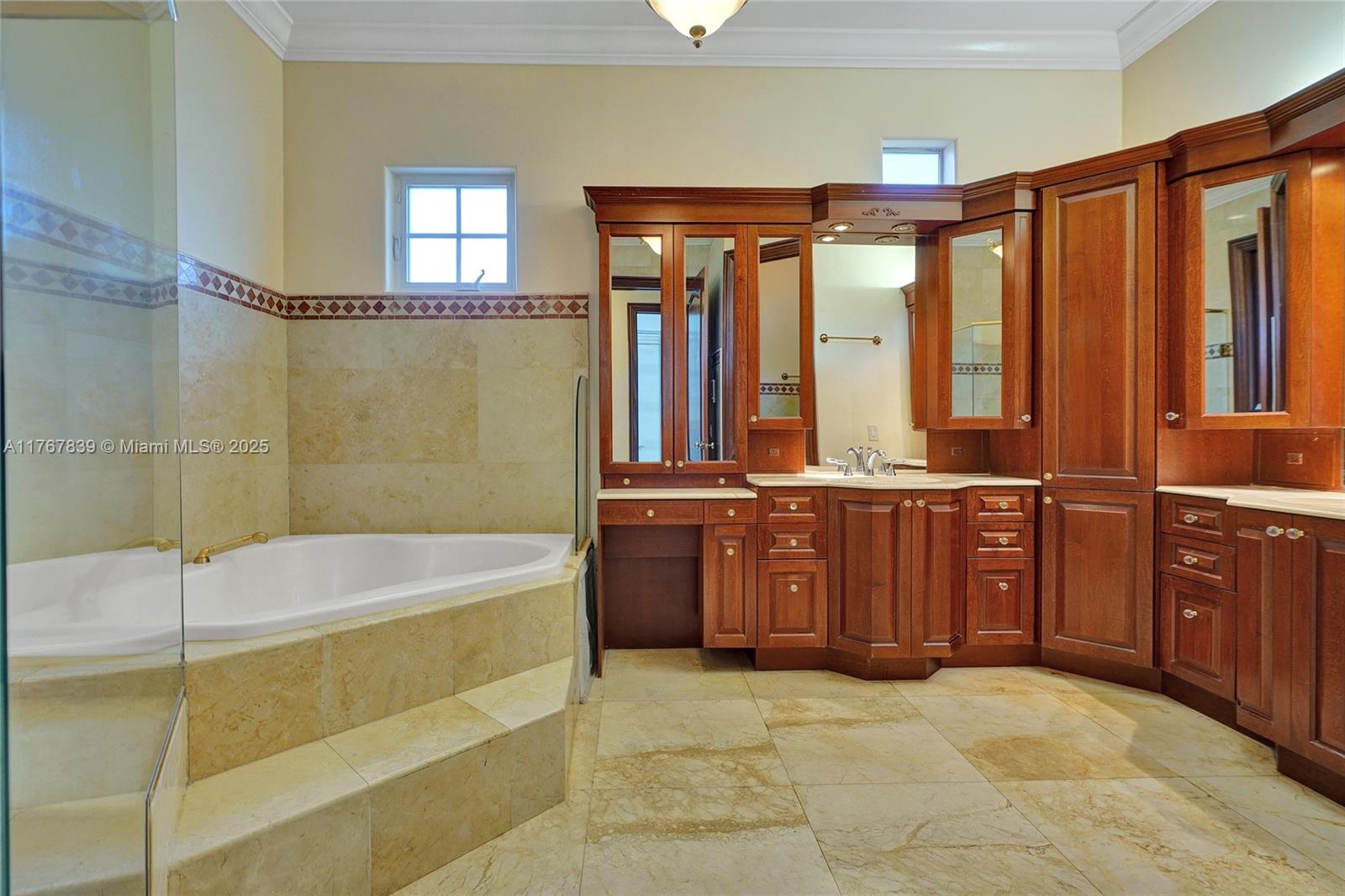 450 Esplanade Dr
