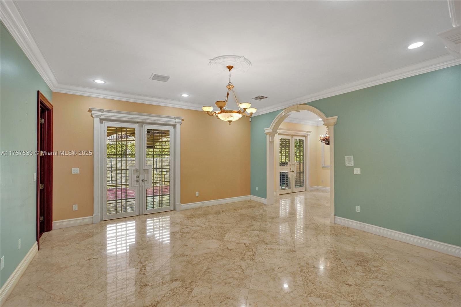 450 Esplanade Dr