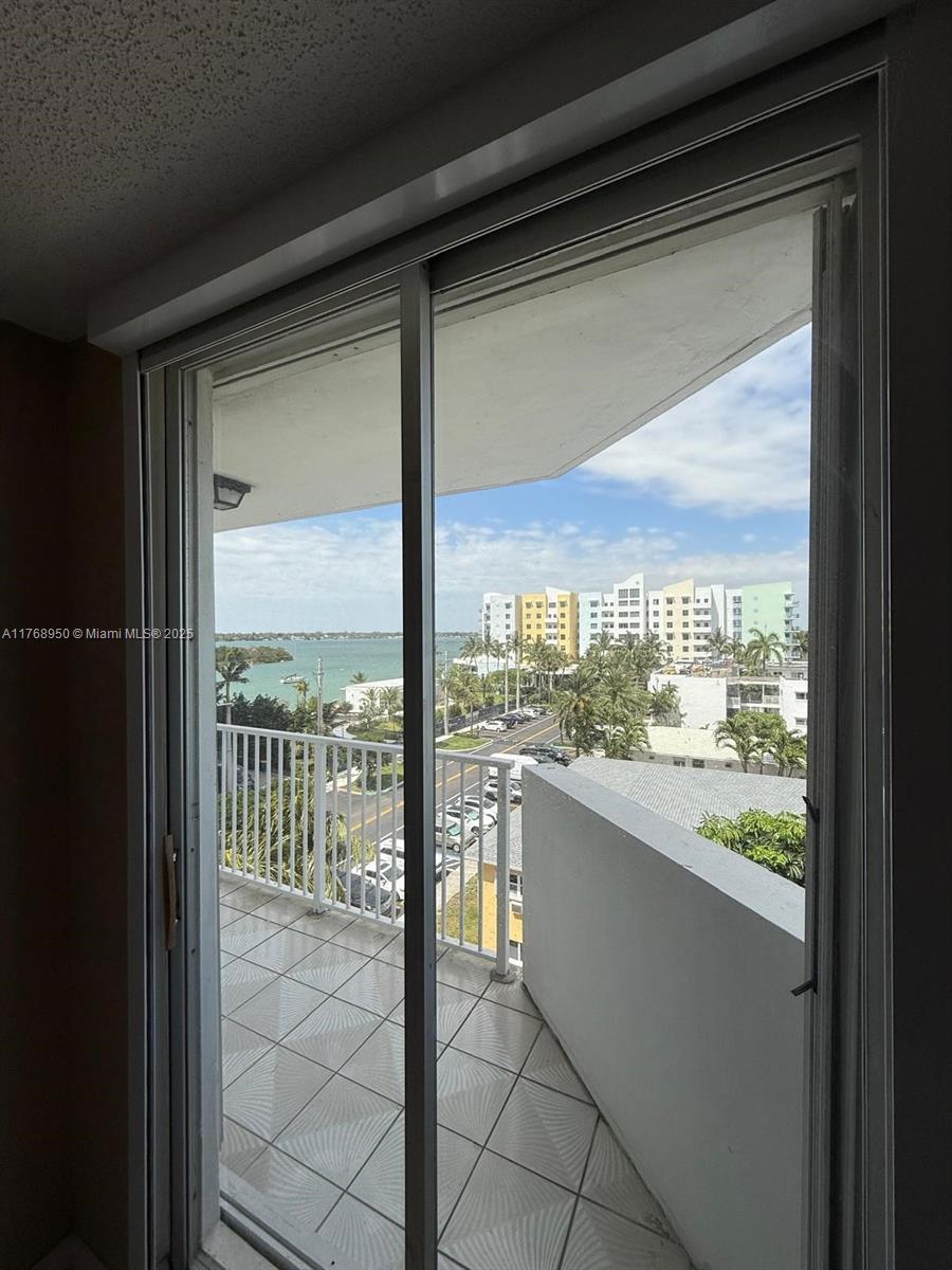 7933 West Dr # 612