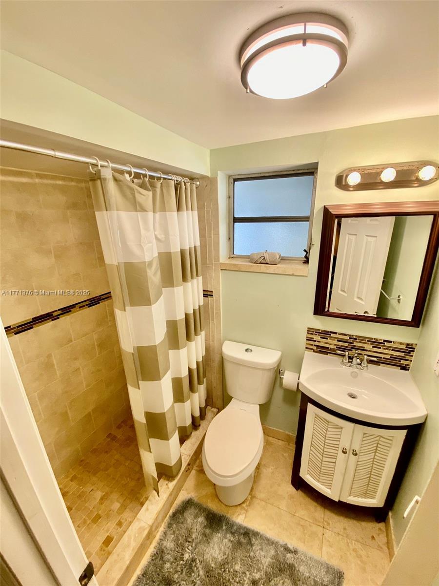 1310 NE 30th St # 5 Unit: 1-5