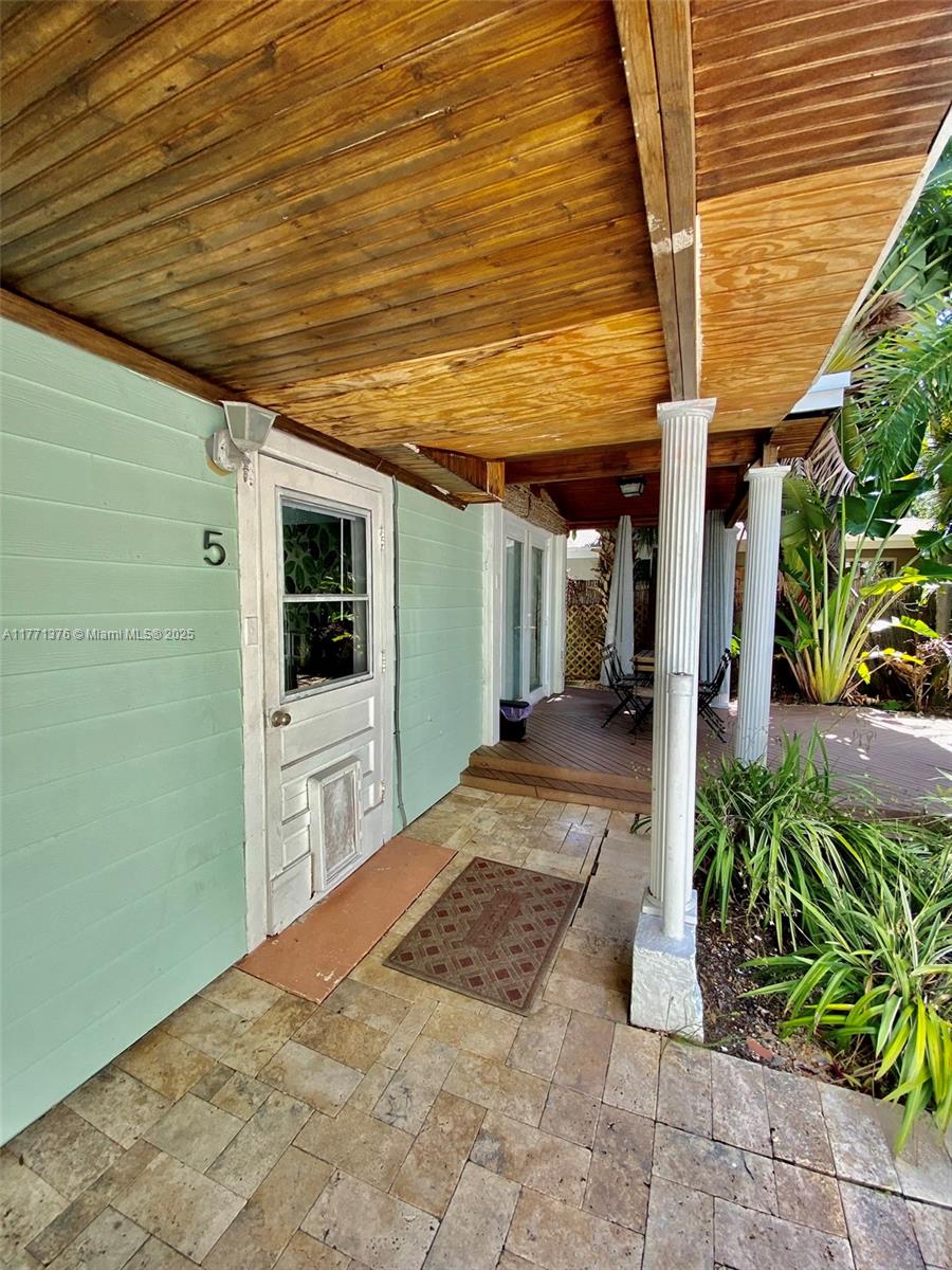 1310 NE 30th St # 5 Unit: 1-5