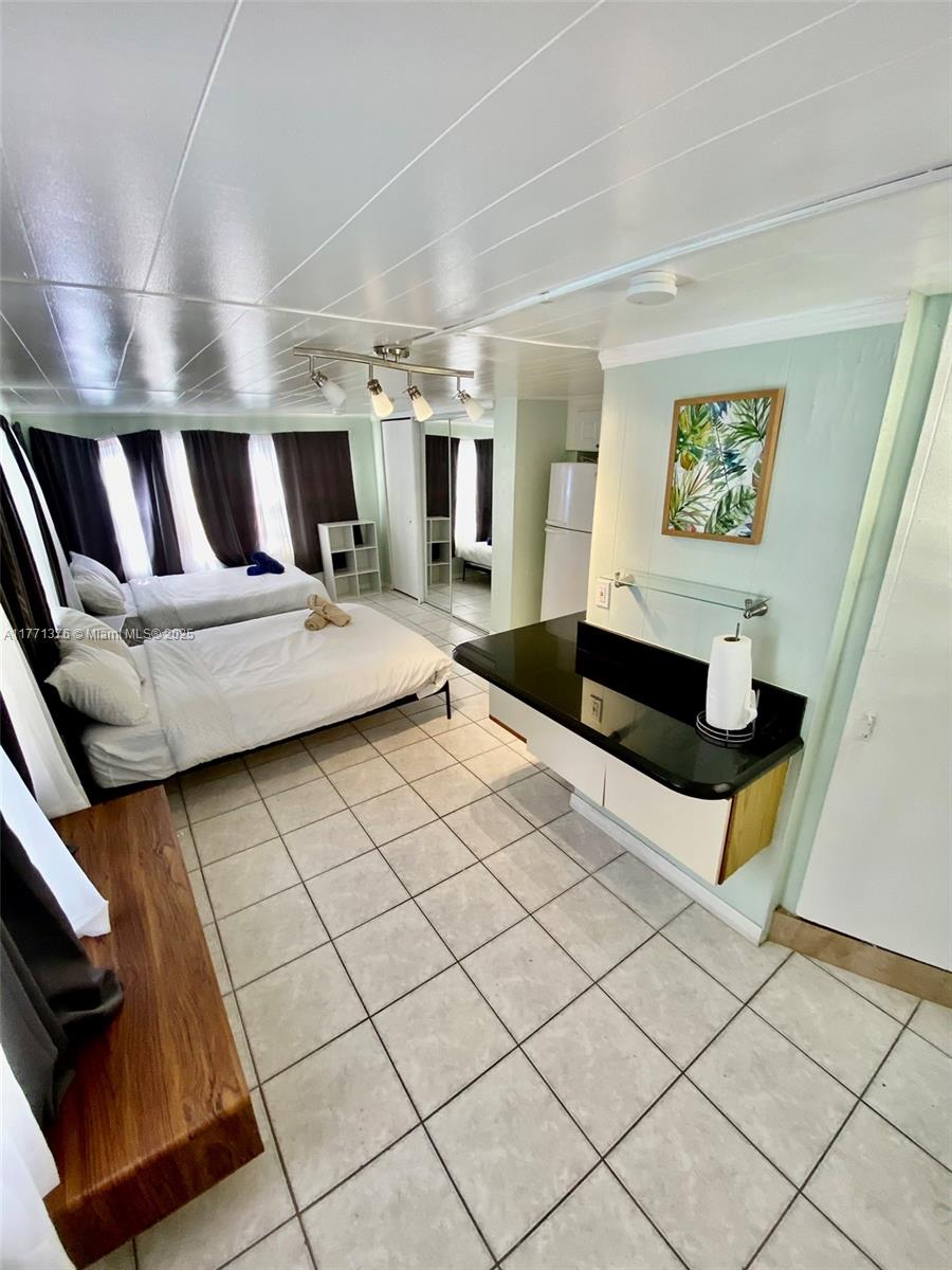 1310 NE 30th St # 5 Unit: 1-5