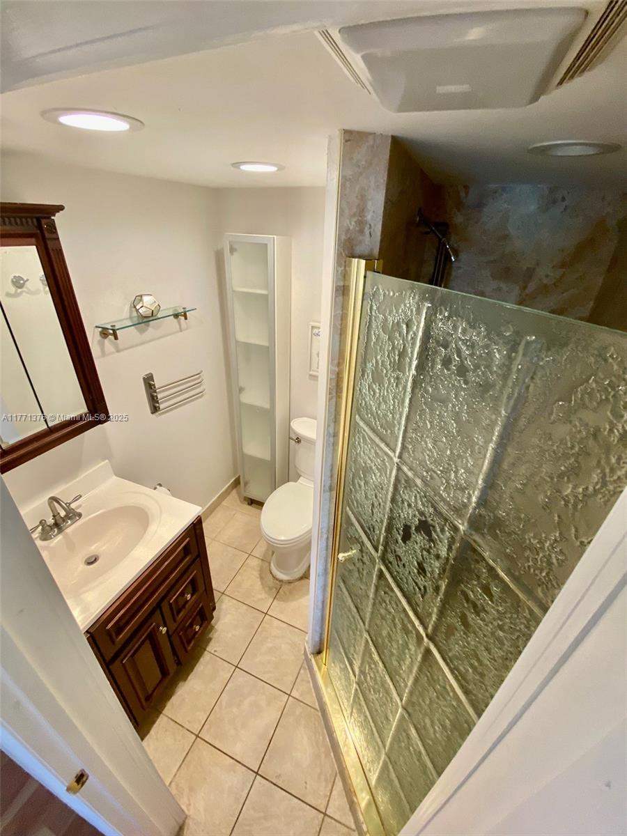 1310 NE 30th St # 5 Unit: 1-5