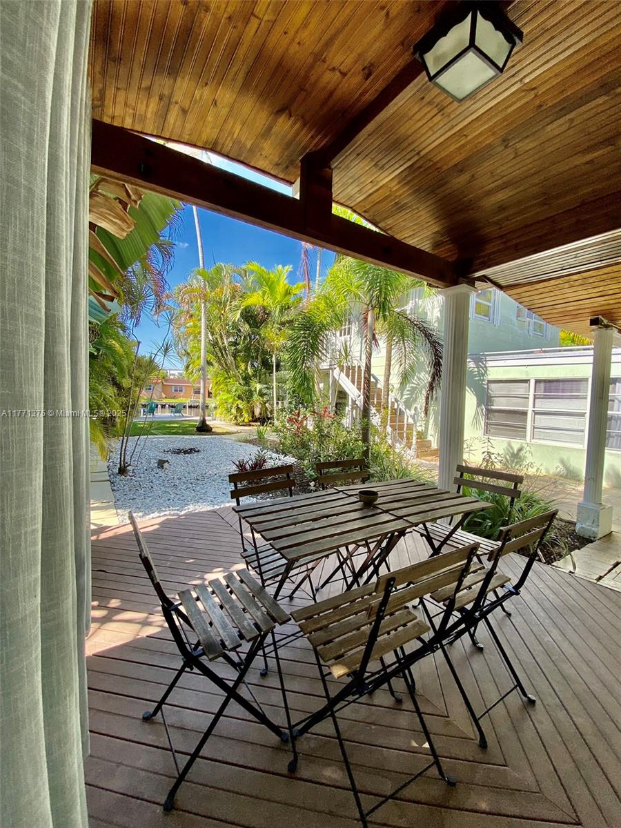 1310 NE 30th St # 5 Unit: 1-5