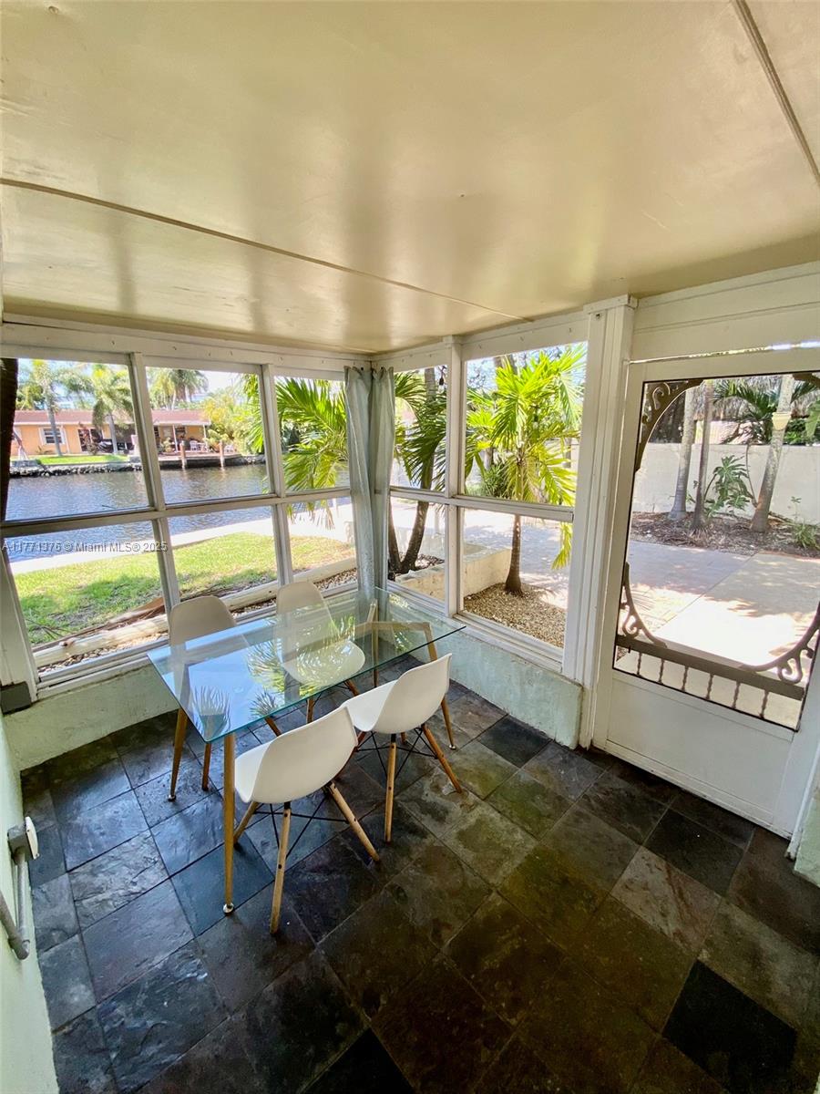 1310 NE 30th St # 5 Unit: 1-5