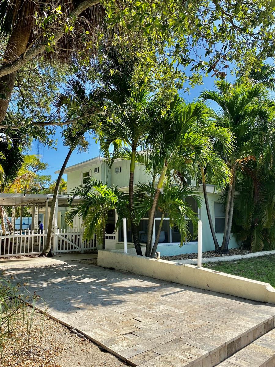 1310 NE 30th St # 5 Unit: 1-5