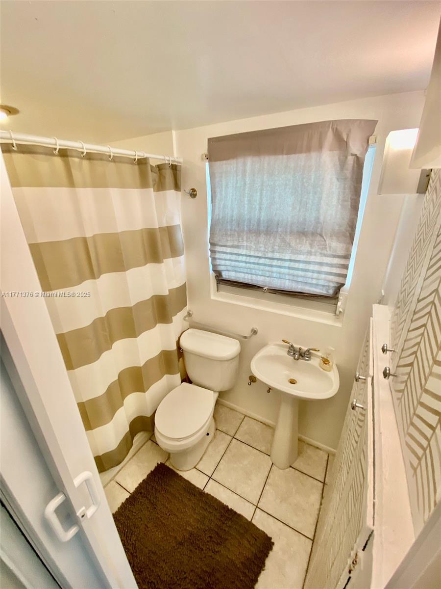 1310 NE 30th St # 5 Unit: 1-5