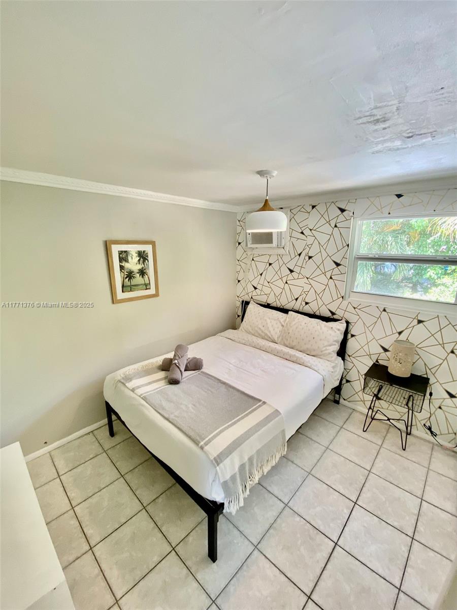 1310 NE 30th St # 5 Unit: 1-5