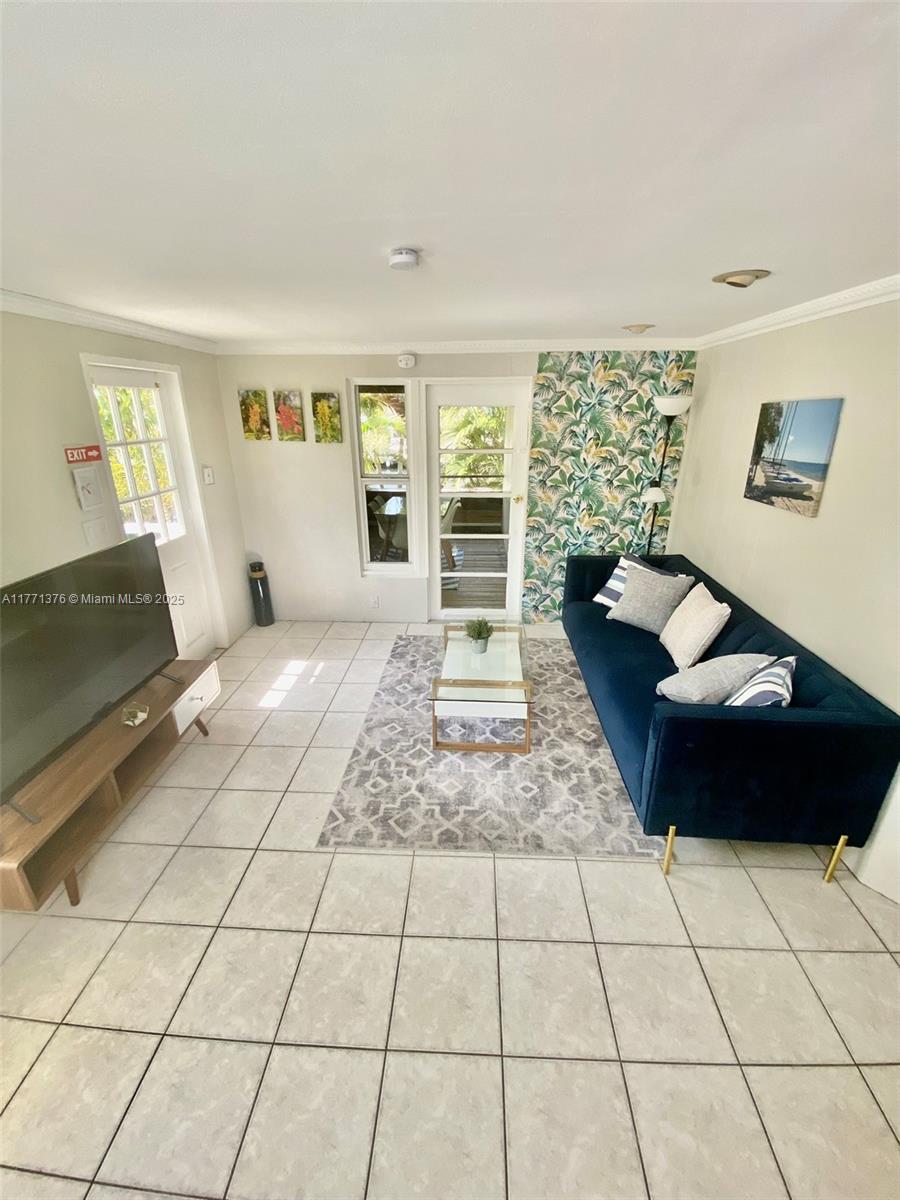 1310 NE 30th St # 5 Unit: 1-5