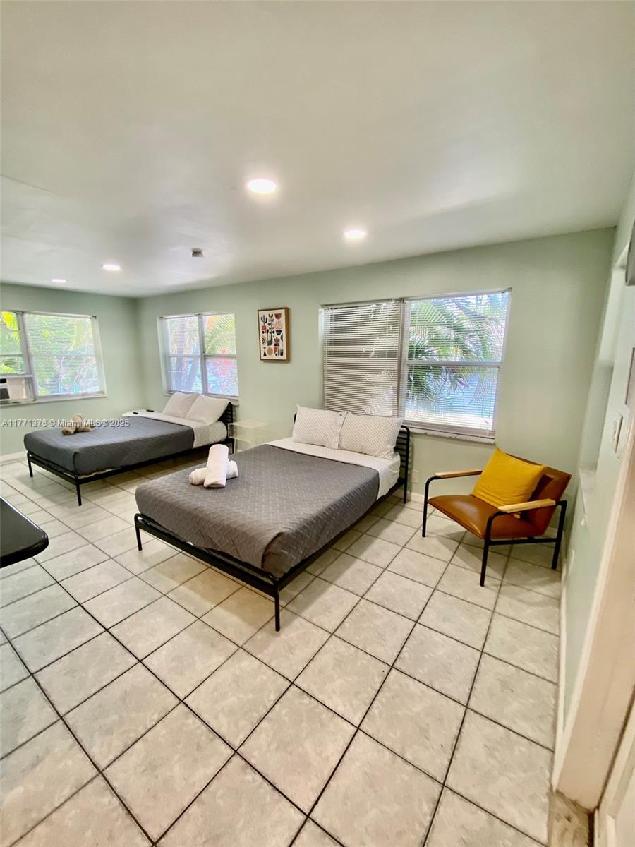 1310 NE 30th St # 5 Unit: 1-5