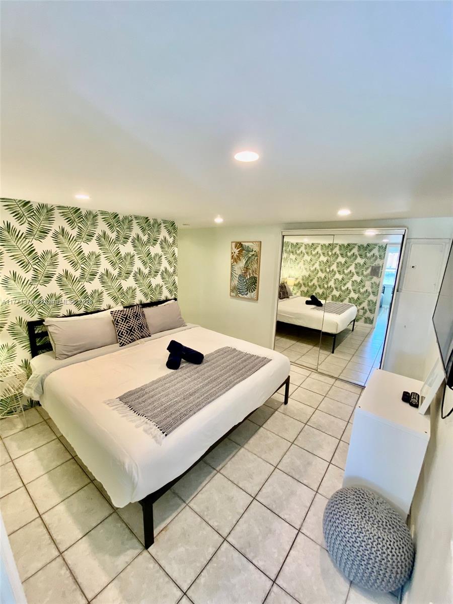 1310 NE 30th St # 5 Unit: 1-5