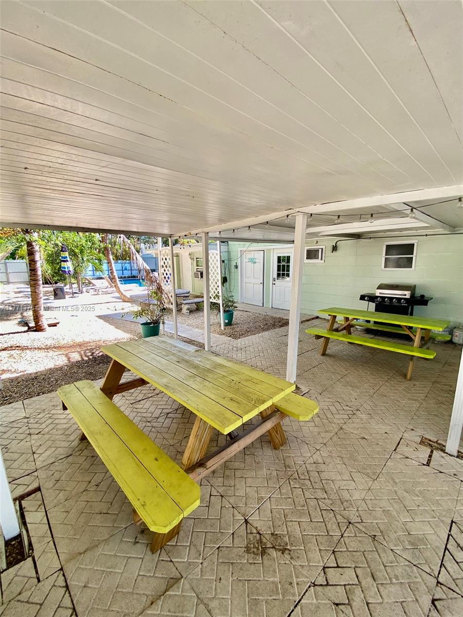 1310 NE 30th St # 5 Unit: 1-5