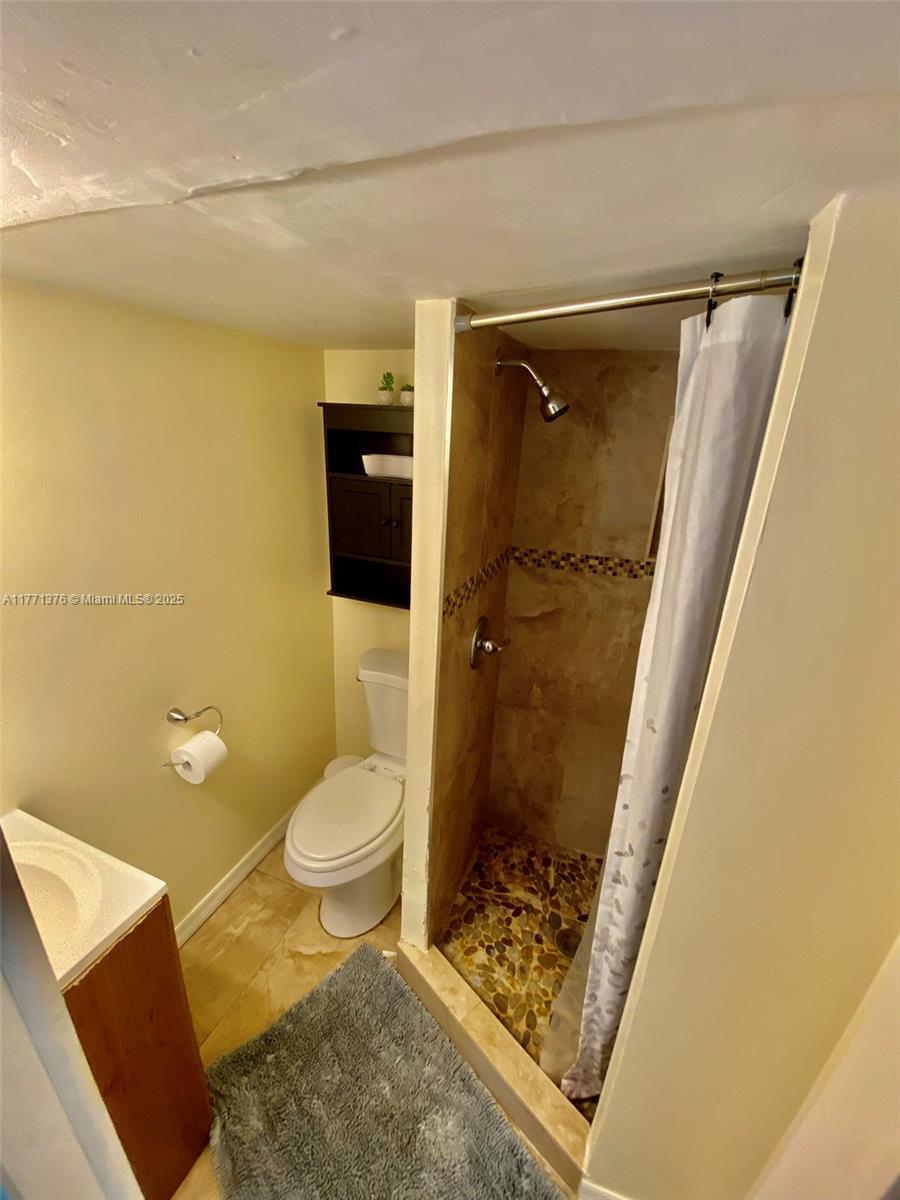 1310 NE 30th St # 5 Unit: 1-5