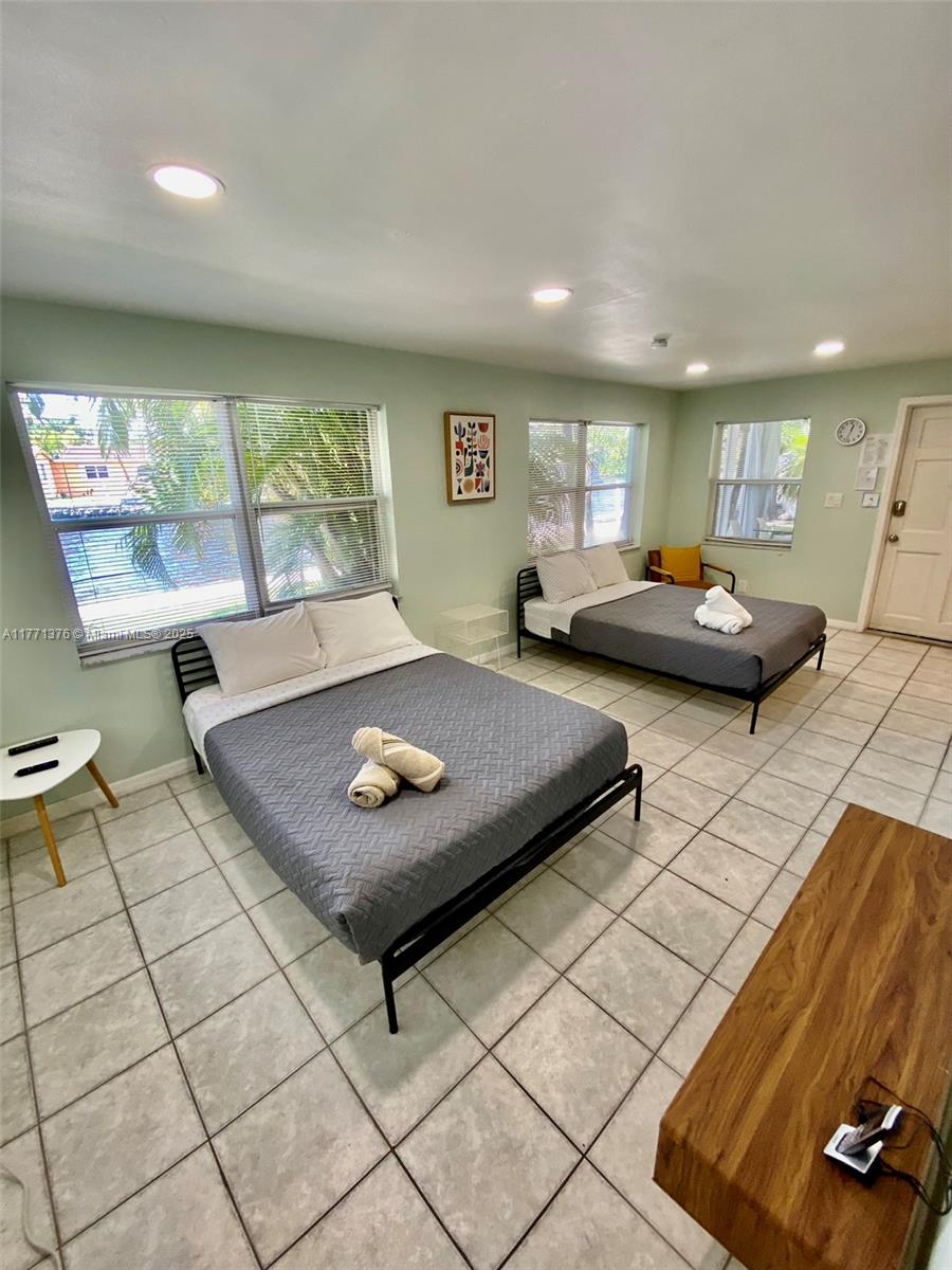 1310 NE 30th St # 5 Unit: 1-5