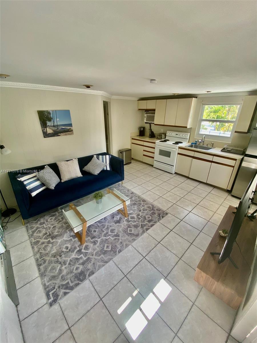 1310 NE 30th St # 5 Unit: 1-5