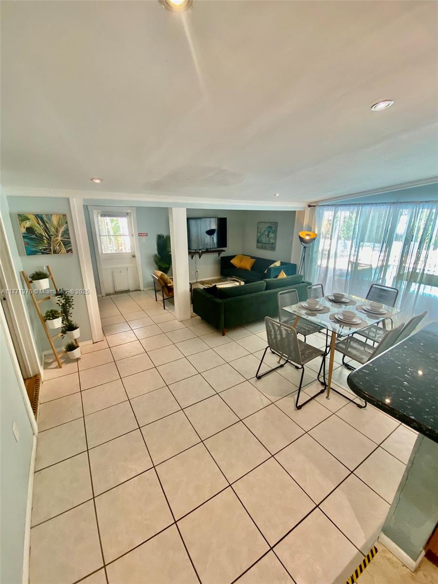 1310 NE 30th St # 5 Unit: 1-5