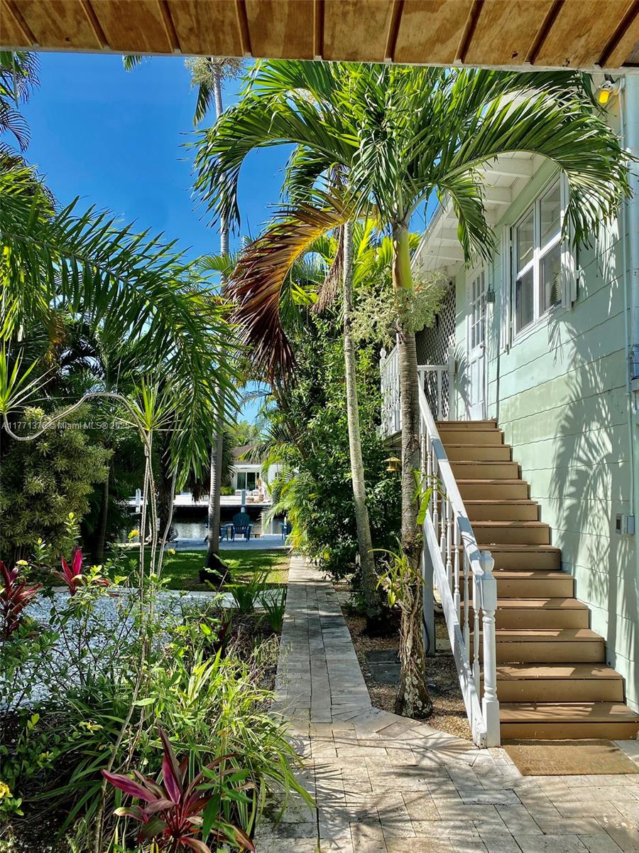 1310 NE 30th St # 5 Unit: 1-5