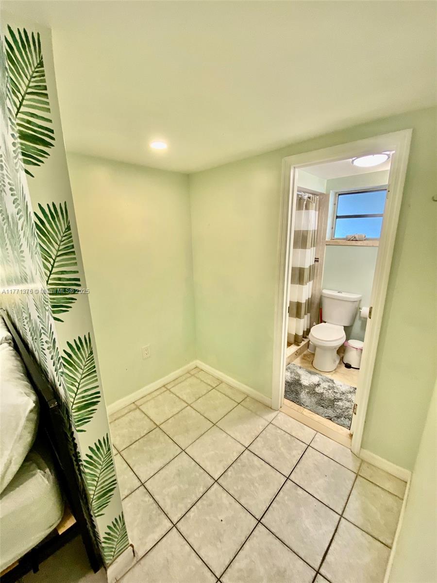 1310 NE 30th St # 5 Unit: 1-5