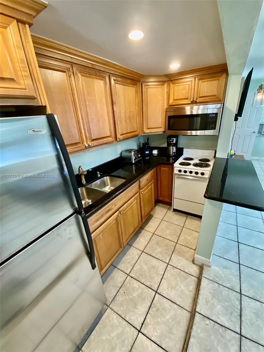 1310 NE 30th St # 5 Unit: 1-5