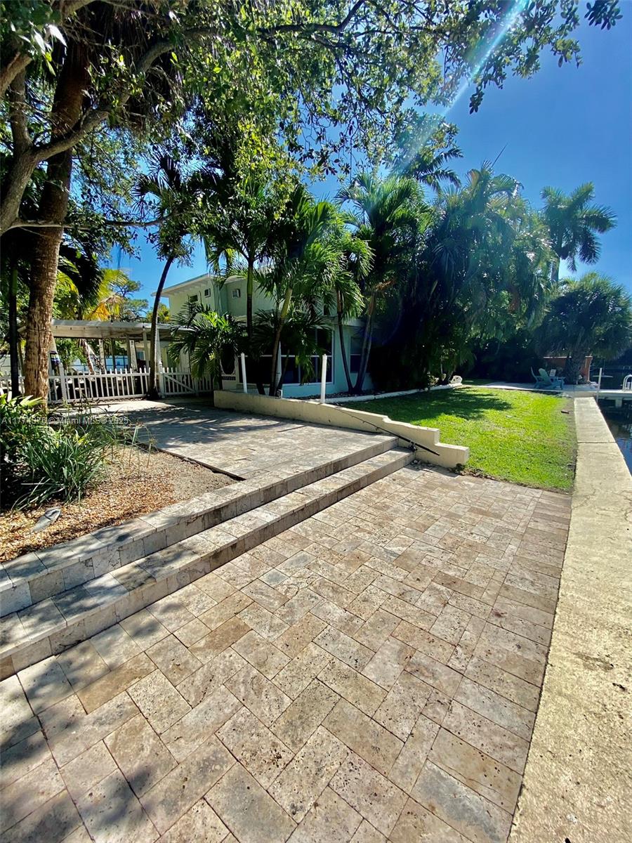 1310 NE 30th St # 5 Unit: 1-5