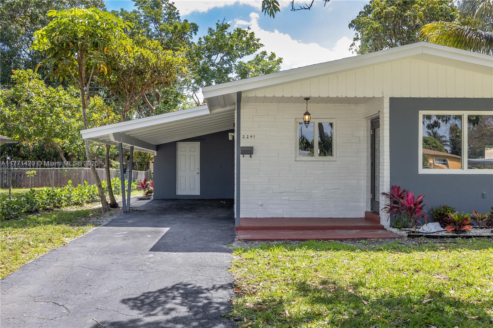 2241 Island Dr