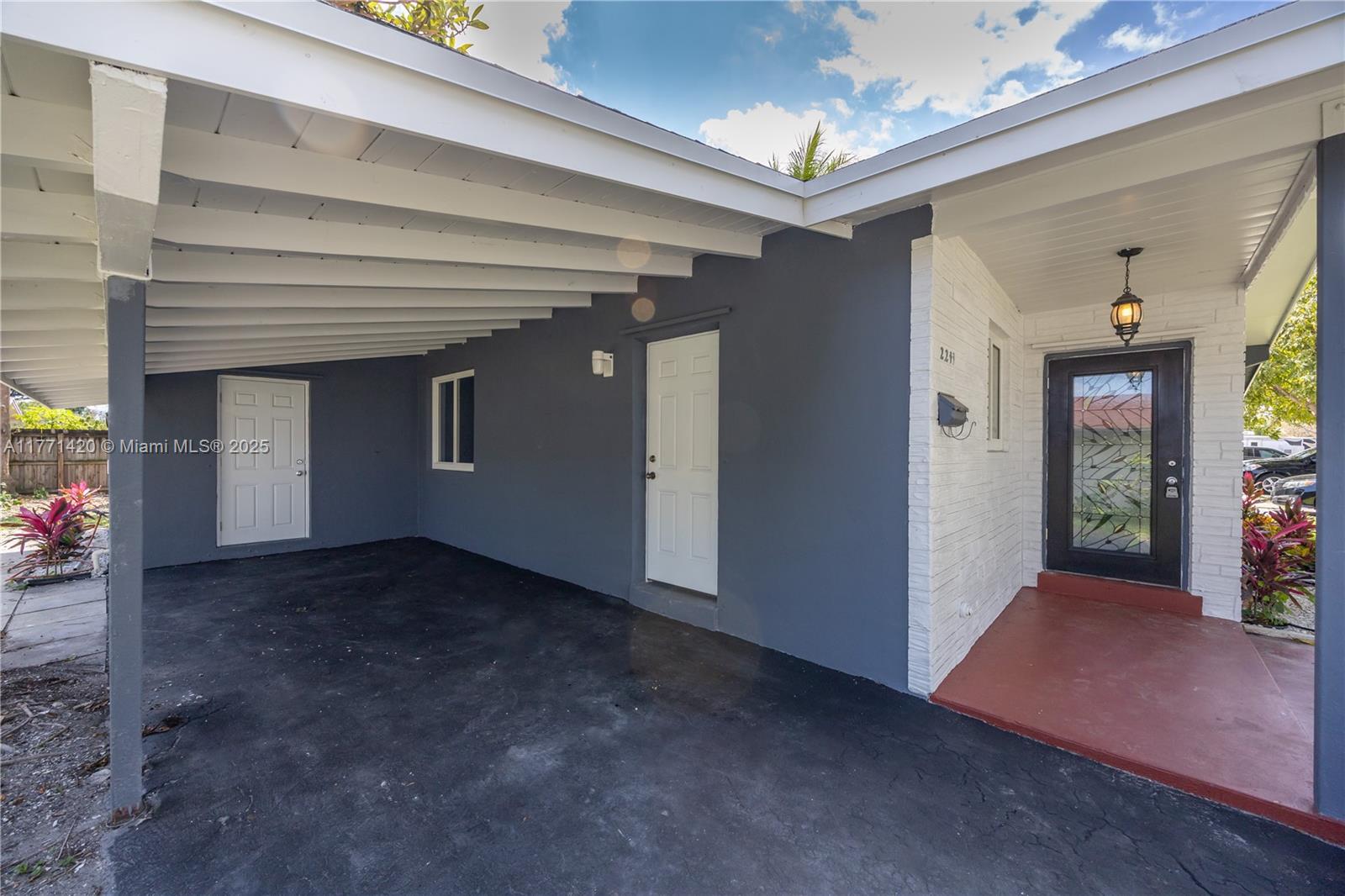 2241 Island Dr