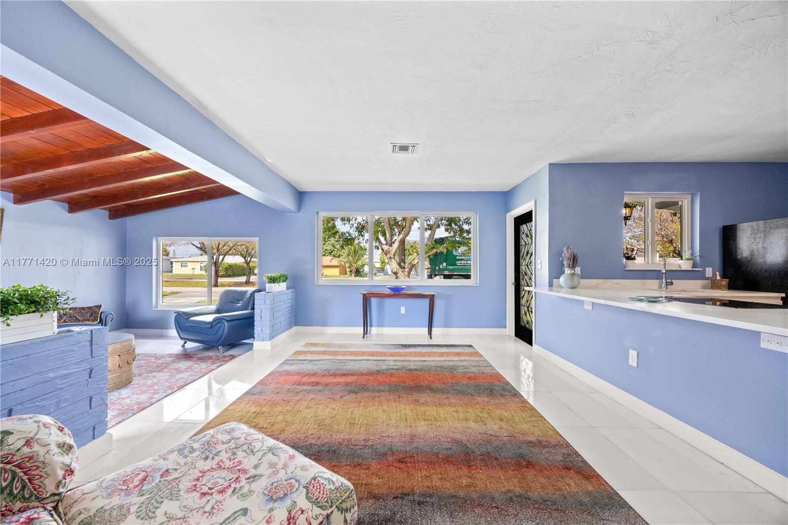 2241 Island Dr