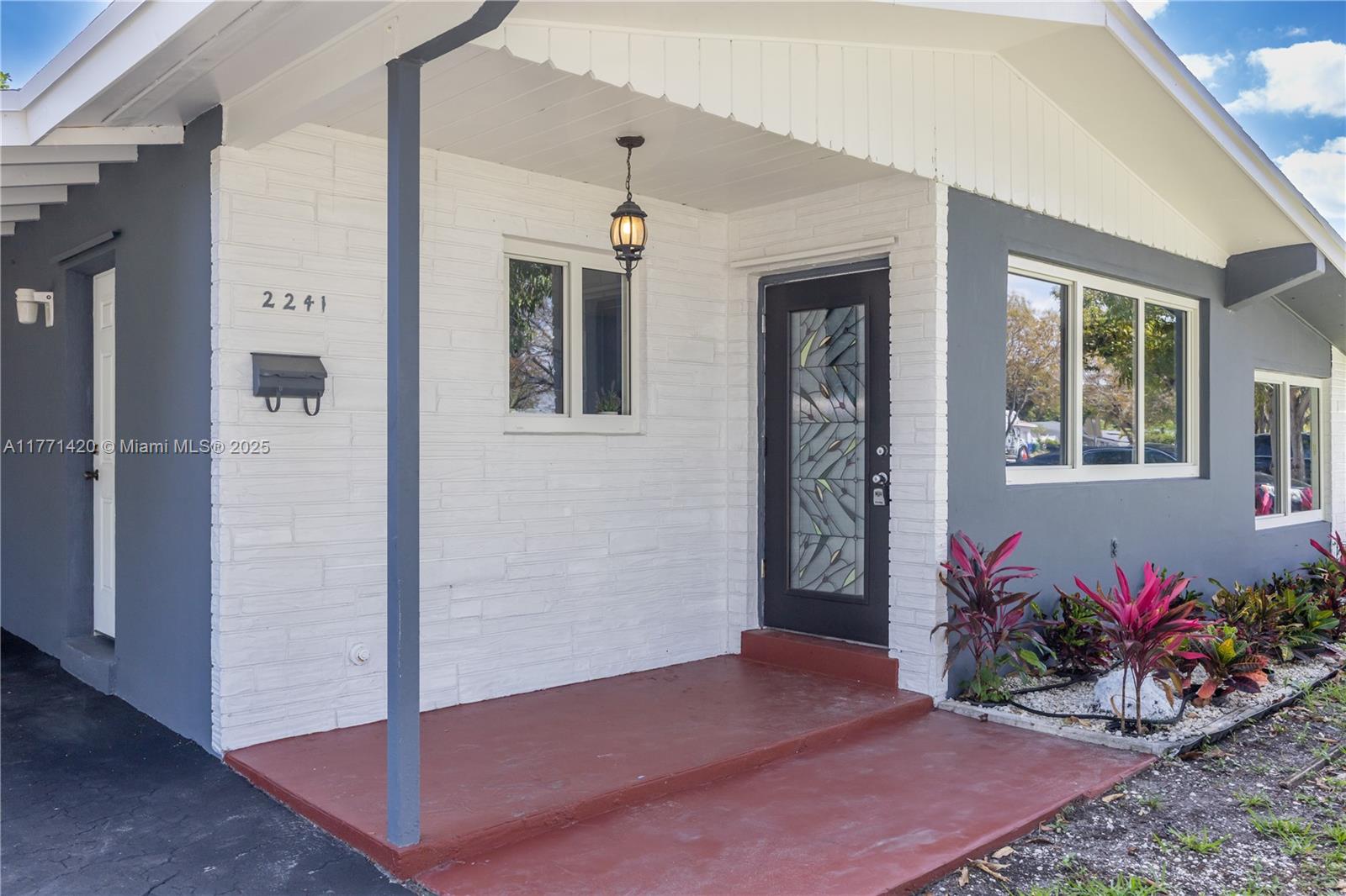 2241 Island Dr
