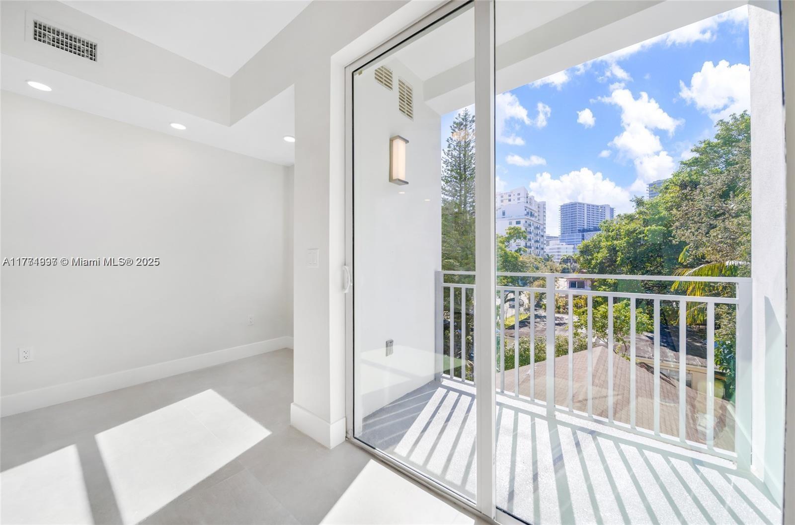 1536 NW 15th Ave # 305