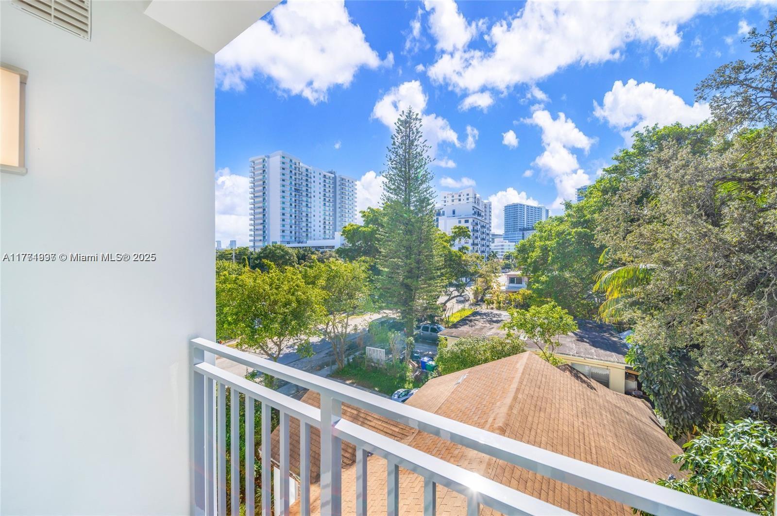 1536 NW 15th Ave # 305