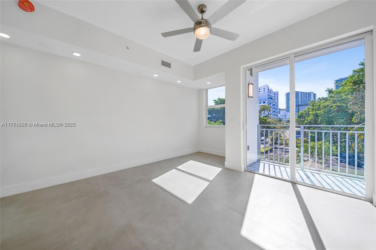 1536 NW 15th Ave # 305