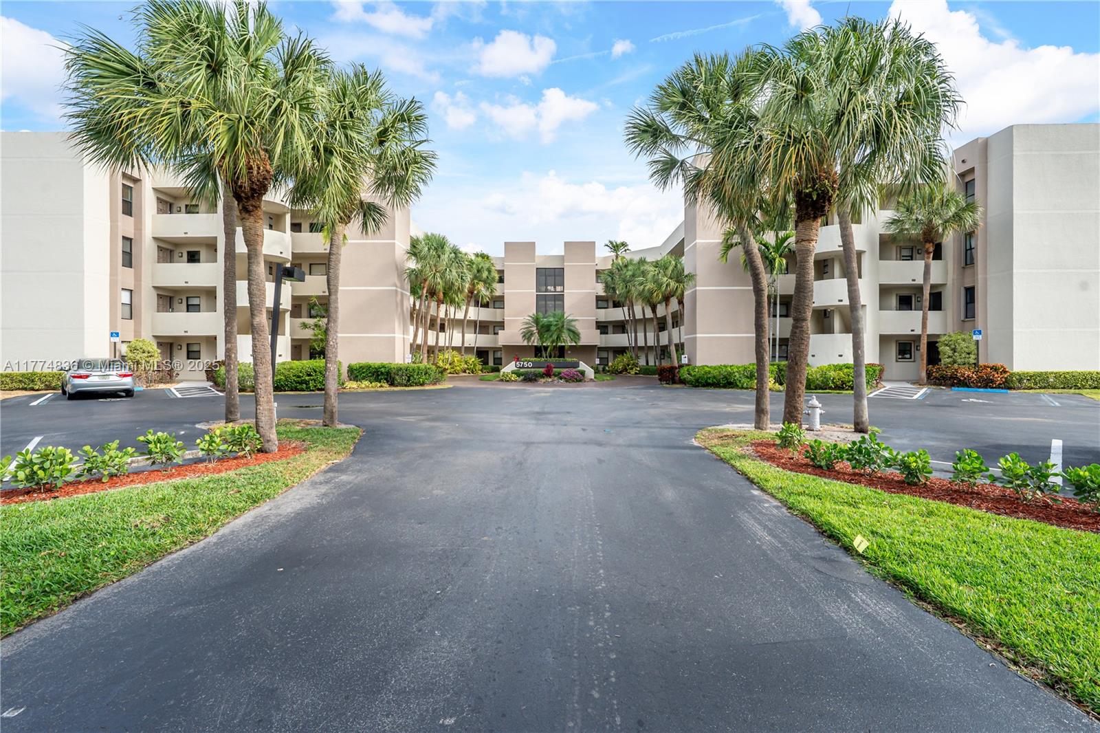 5750 Camino Del Sol # 103