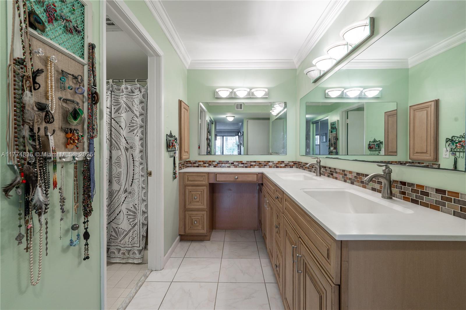 5750 Camino Del Sol # 103