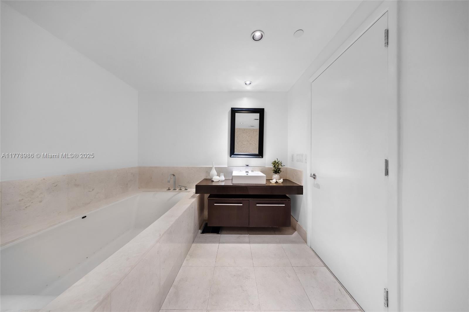 17121 Collins Ave # 1406