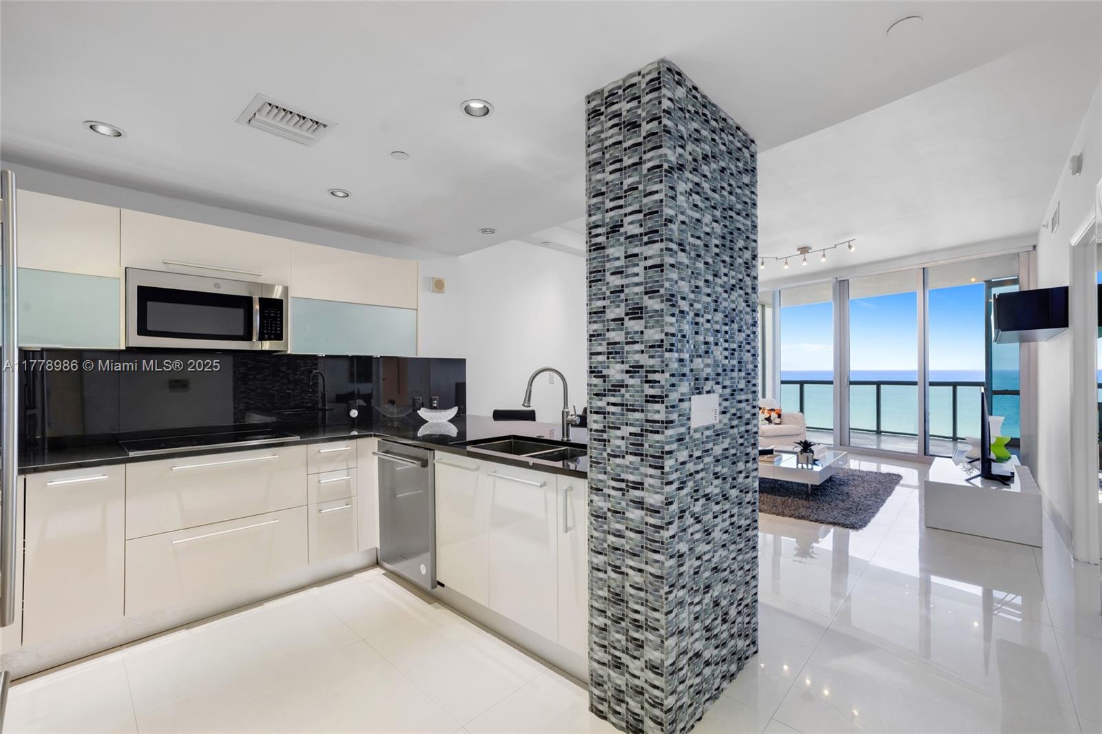 17121 Collins Ave # 1406