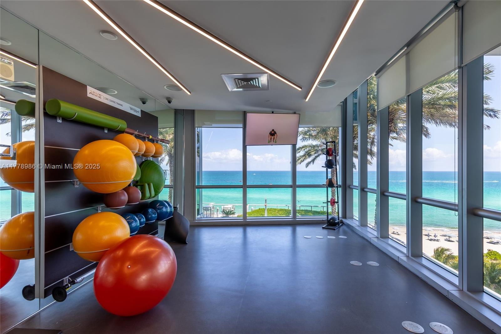 17121 Collins Ave # 1406