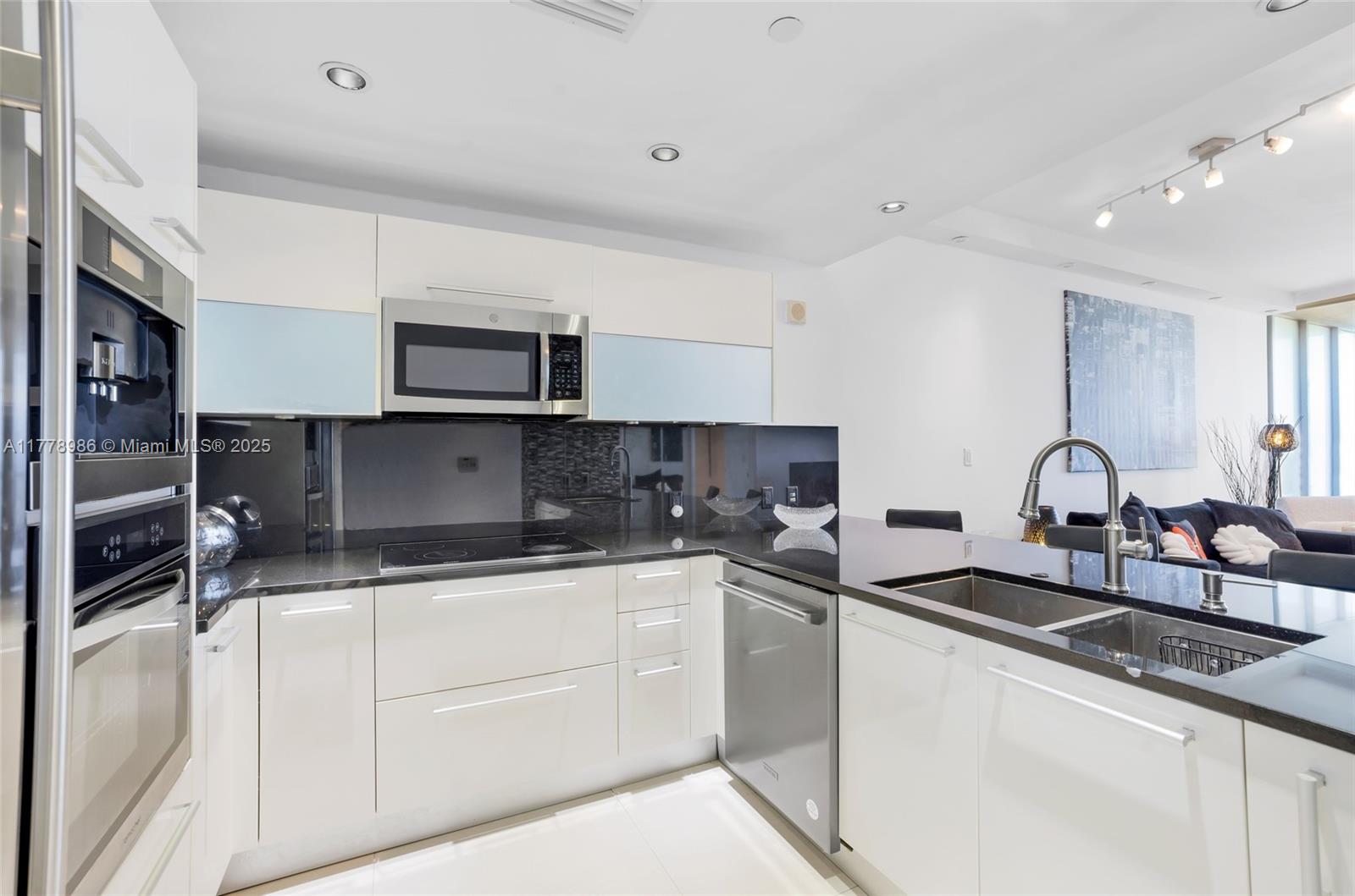 17121 Collins Ave # 1406